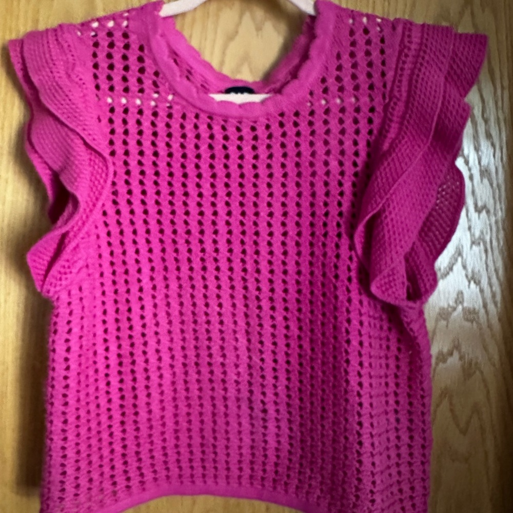 Gap petite M cropped short sleeve sweater